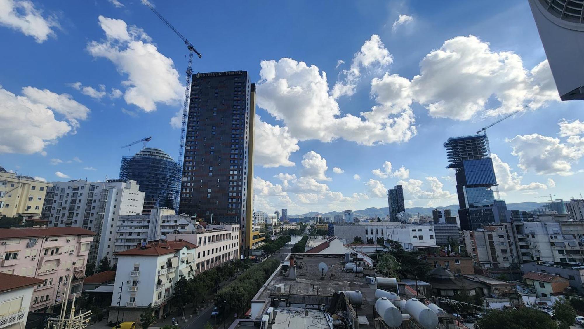Julio Center * Tiranë